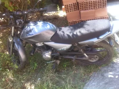 Vendo Titan Inteira