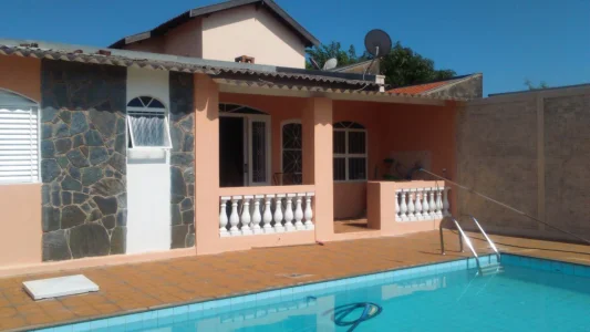 Casa com Piscina Vendo ou Troco