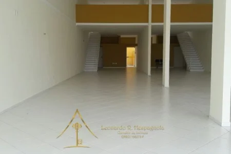Excelente Salão Comercial com 270 M. ,locação no Centro. Caraguatatuba