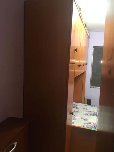 Guarda-roupas de Madeira Maciça com Cama Embutida