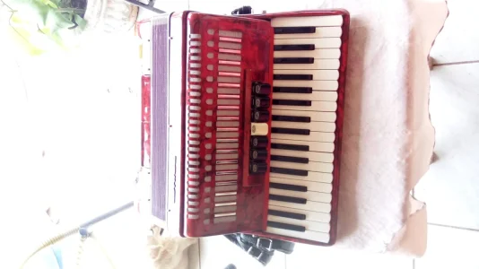 Acordeon.sanfona Vermelha Muito Linda,80 Baixos,marca Prince
