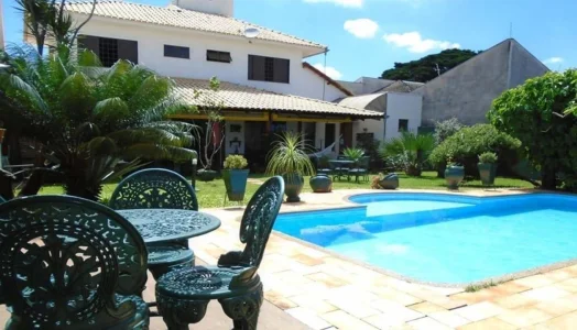 Sobrado com Piscina á Venda Jardim Iguaçu Maringá