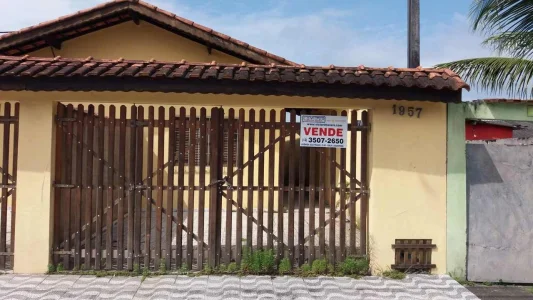 Casa Semi Nova no Jussara, Bem Localizada e Pronta para Morar !
