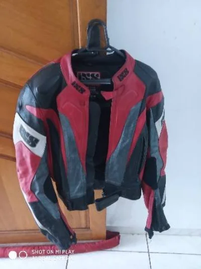Blusa em Couro Feminina