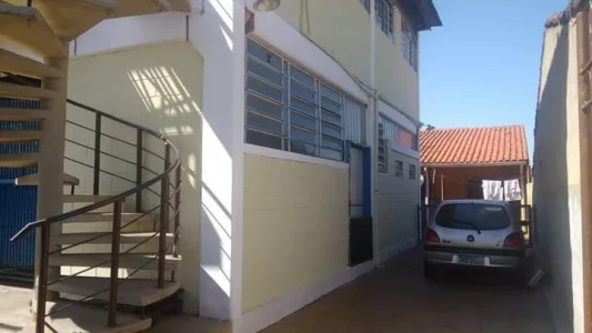 2 Casas + Salao de 70 Metros com 2 Banheiros