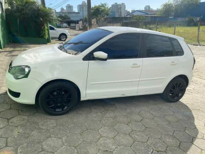 Volkswagen Polo 1.6 - 8v 4p - 2013