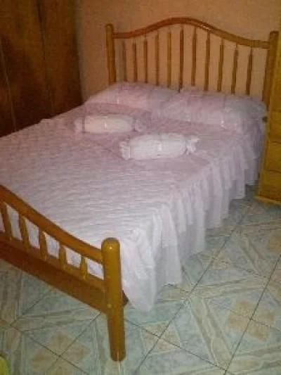 Cama de Casal em Madeira com Colchão