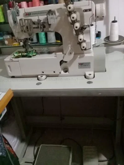 Máquina de Costura Colarete