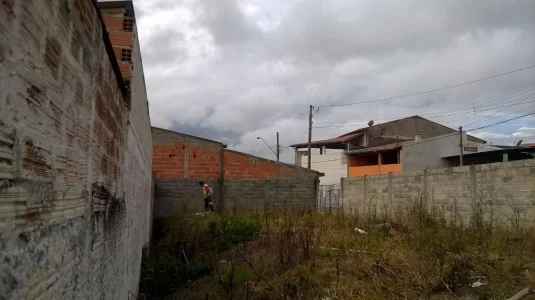 ótimo Terreno de Esquina 215m