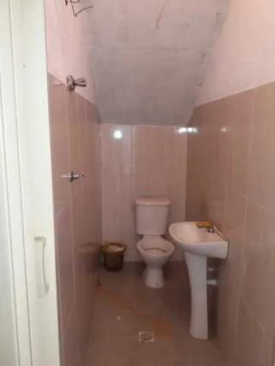Alugo Salão com um Banheiro, Bem Localizado