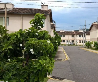 Casa de 2 Quartos em Condomínio Fechado