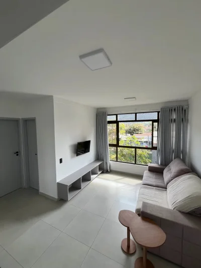 Apartamento de 2 Qts com Suíte e Varanda – Todo Reformado Móveis Planejados – Direto com Proprietário – Pronto para Morar
