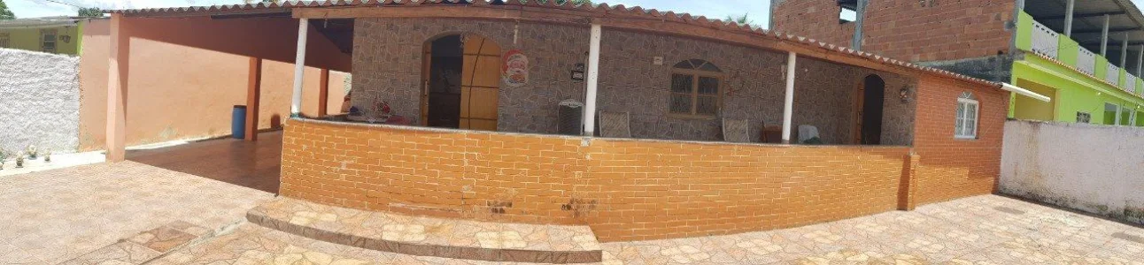 Vendo uma Linda Casa, com Três Dormitórios