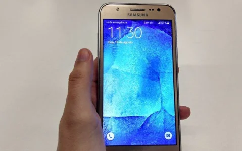 Smartphone Samsung Galaxy J5 Duos Dourado com Dual Chip, Tela 5.0", 4g, Câmera 13mp, Andro