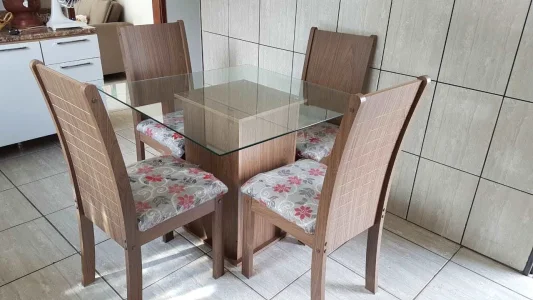 Mesa com 4 Cadeiras