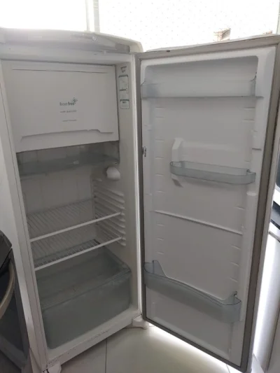 Vendo Geladeira Cônsul 300l