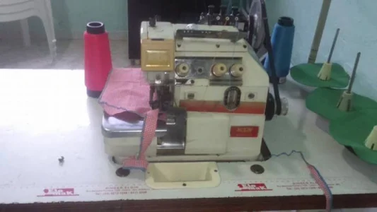 Máquina Overlock Indústrial Nissim com Festonê 3 Pistões Modelo N:ns