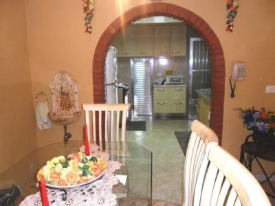 Casa Térrea em Bom Estado de Conservação Toda de Piso de Cer