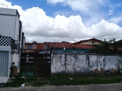 Vende SE um Imóvel no Conj Ceará