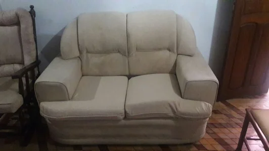Jogo de Sofá, Cadeira Giratória, Mesa, Criado Mudo