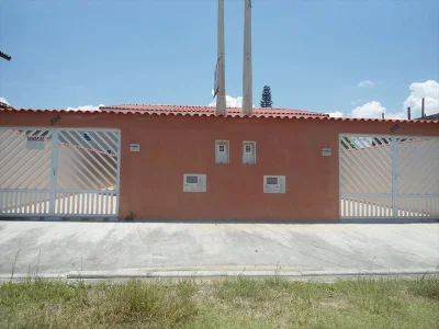 Vende Casa em Itanhaém com 2 Dormitórios