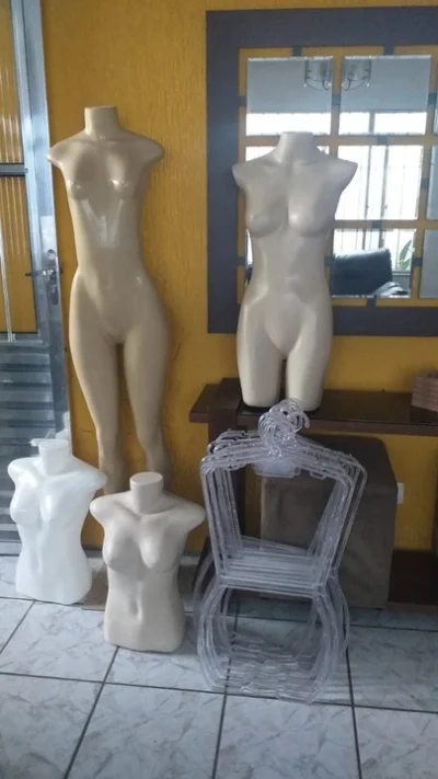 Vende-se Manequins e Cabides Silhueta (usado)