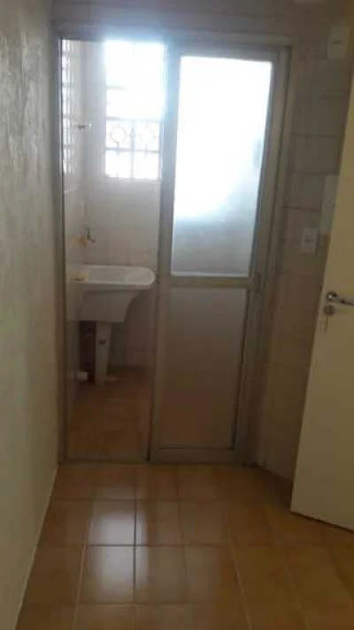 ótimo Apartamento com Armários no Centro