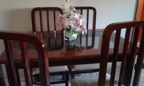 Mesa em Mogno