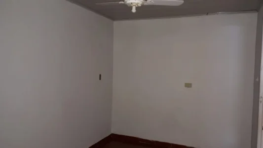 Casa no Jardim Tânia Mara Próximo ao Detran - 3 Quartos - com Edícula