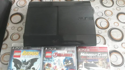 Playstation 3 Super Slim com Hd de 250gb Cech 4011b Box. Valor é 300,