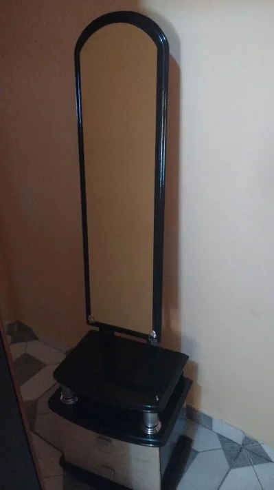 Vende SE um Criado Mudo