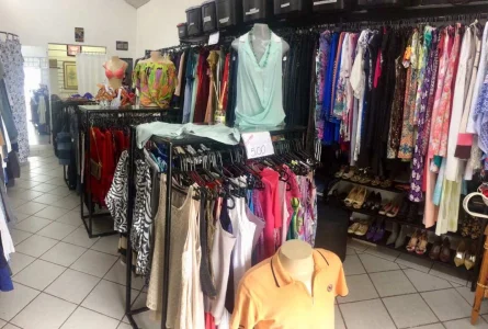 Vende-se Brechó
