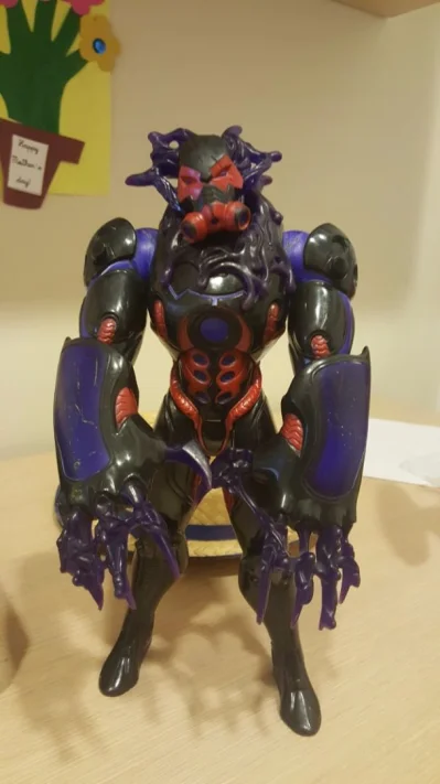 Boneco Max Steel Preto e Roxo