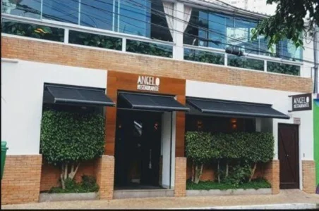 Imóvel Amplo para Fins Comerciais. Imóvel Super Bem Iluminad