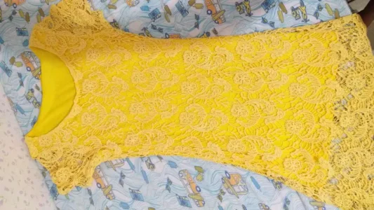 Vestido Amarelo de Grife; Todo Bordado e Todo na Renda
