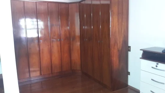 Guarda de Madeira Maciça 10 Portas