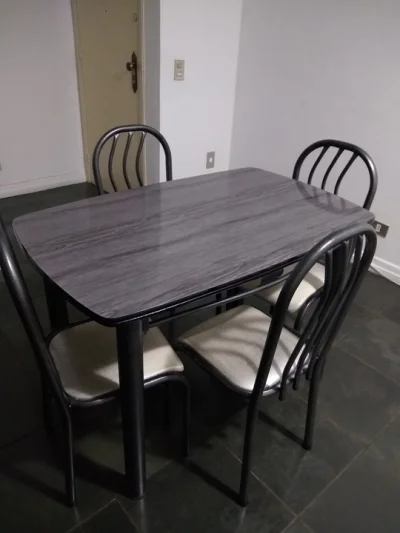 Mesa com 4 Cadeiras