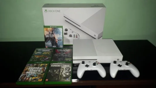 XBOX One S com 2 Controles + 5 Jogos