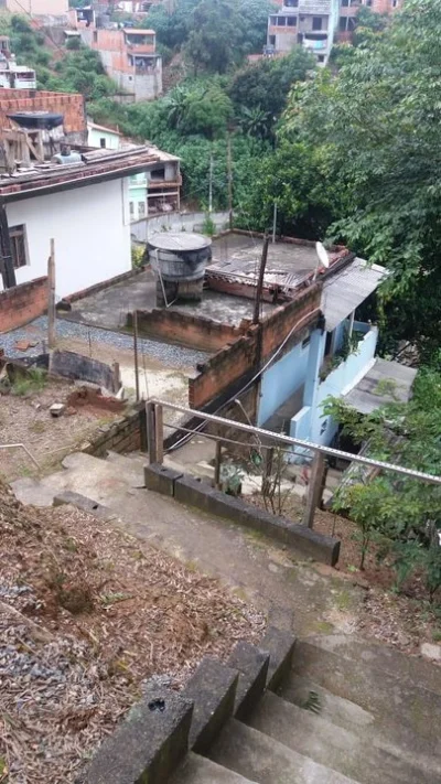 Casa com 4 Cômodos e Dois Banheiros