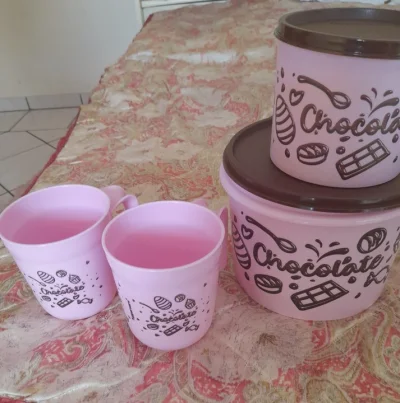 Tuppeware Chocolate