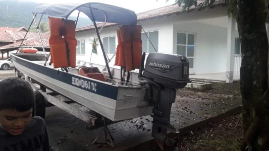 Barco de Alumínio com Motor de 25hp