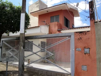 Vende-se Sobrado em ótima Localização Desocupado