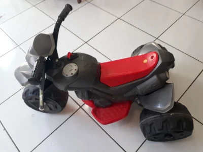 Triciclo Infantil Elétrico