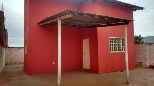 Casa de Laje! ótima Localização!!!