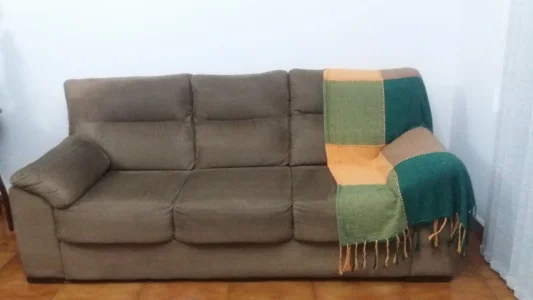 Sofá Seminovo de Suede
