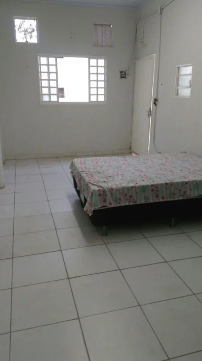 Alugo Quarto Individual Feminino (em Frente ao Center Shopping)