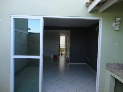 Alugo Casa em Condomínio Fechado no Pq. Califórnia - Campos dos Goytac
