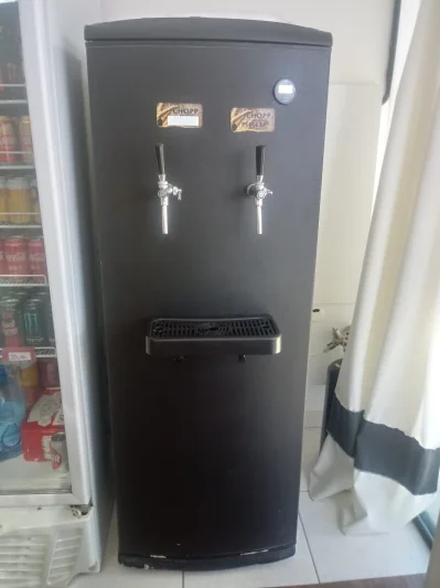 Vendo Equipamentos, Móveis e Estoque de Distribuidora