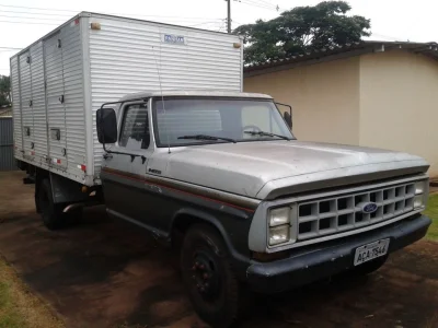 Caminhonete F4000