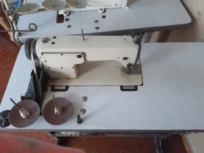 Máquina de Costura Semi Nova